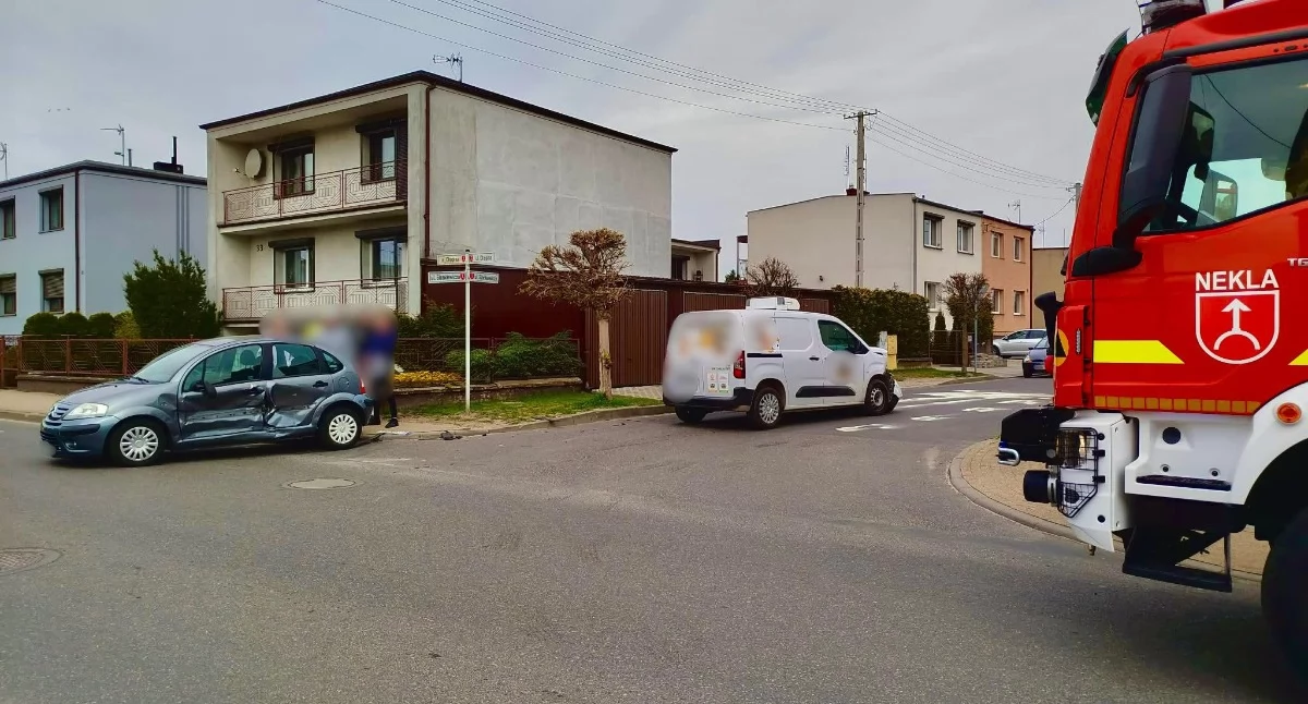 Zderzenie dwóch pojazdów na skrzyżowaniu w Nekli 