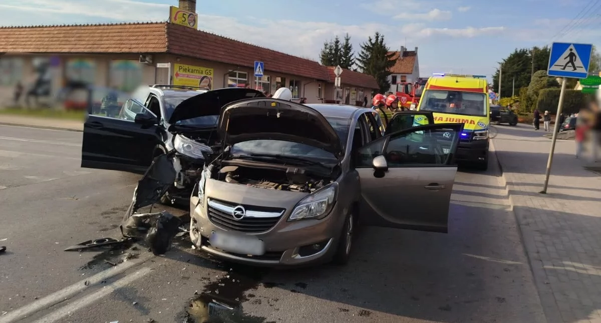 Wypadek osobówek na skrzyżowaniu w Nekli (zdjęcia)
