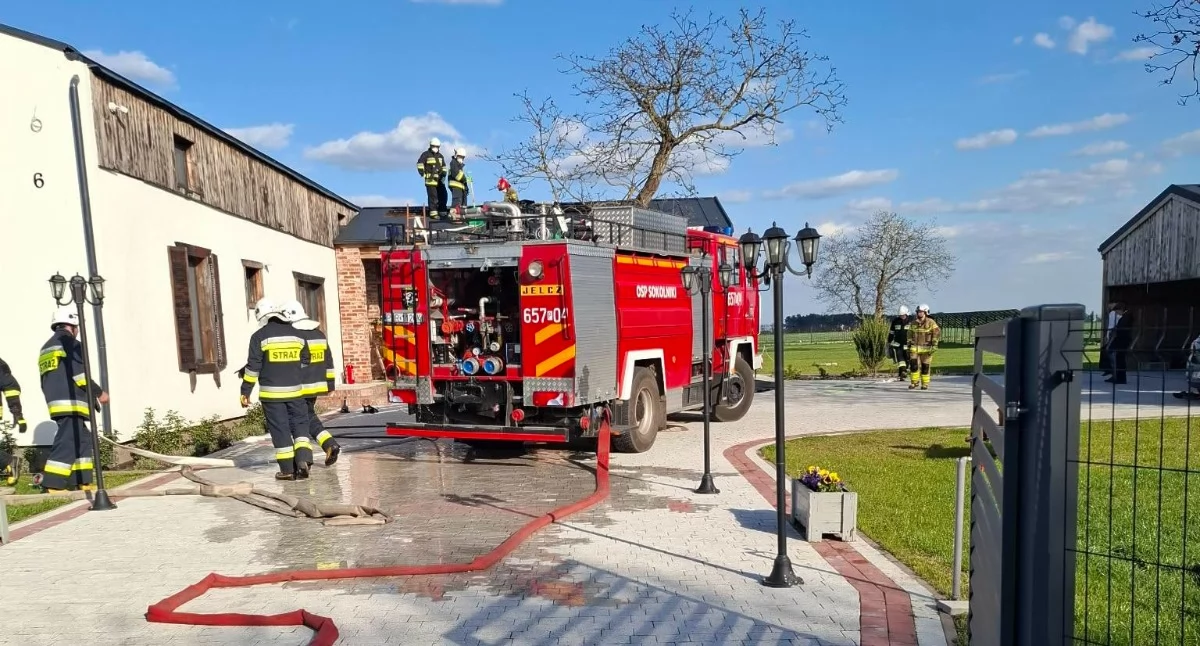 Pożar budynku w gminie Kołaczkowo. Akcja straży pożarnej (zdjęcia)