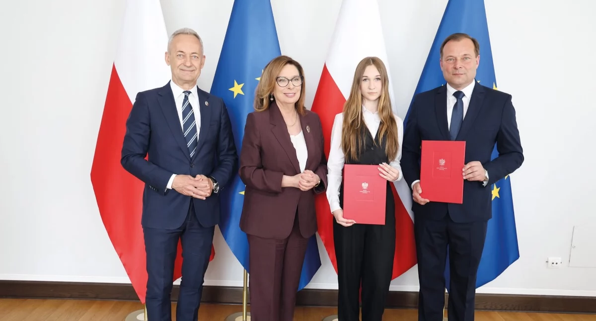 Senat w hołdzie strajkującym dzieciom 