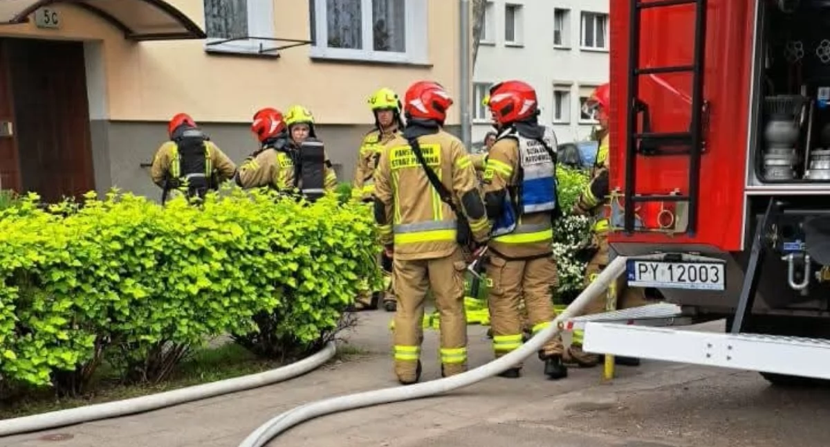 Pożar w bloku przy ul. Koszarowej we Wrześni (zdjęcia)