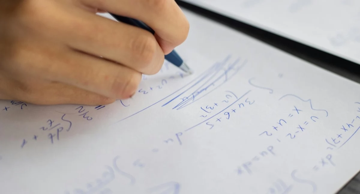 Matematyka w klasie 4 – jak skutecznie przygotować się do matury?