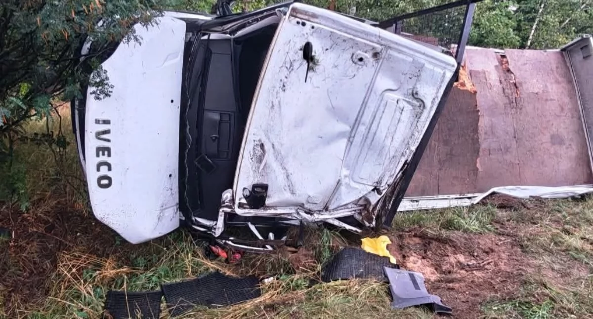 Wypadek z udziałem Iveco w Psarach Małych 