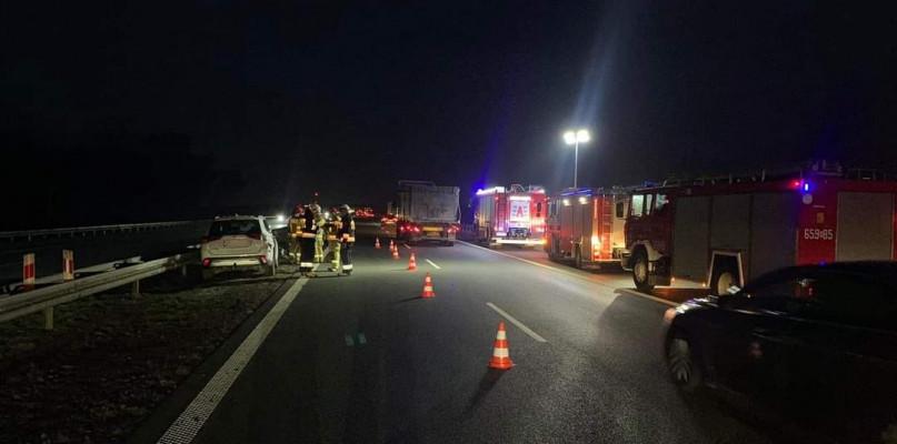 Wypadek osobówki i ciężarówki na A2
