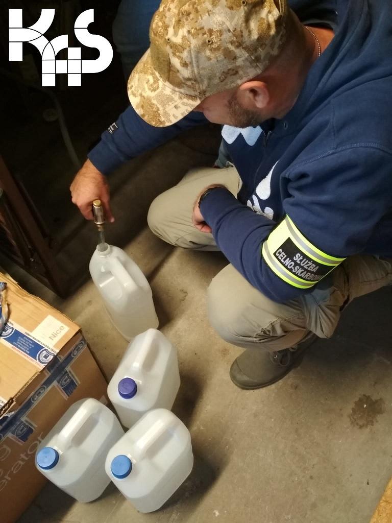 Ponad 340 litrów nielegalnego alkoholu. Duża akcja służb