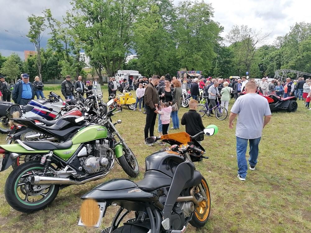 Tłumy na motocyklowym pikniku!