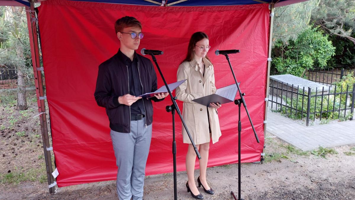 Odnowiony pomnik na terenie kolejowego obozu pracy
