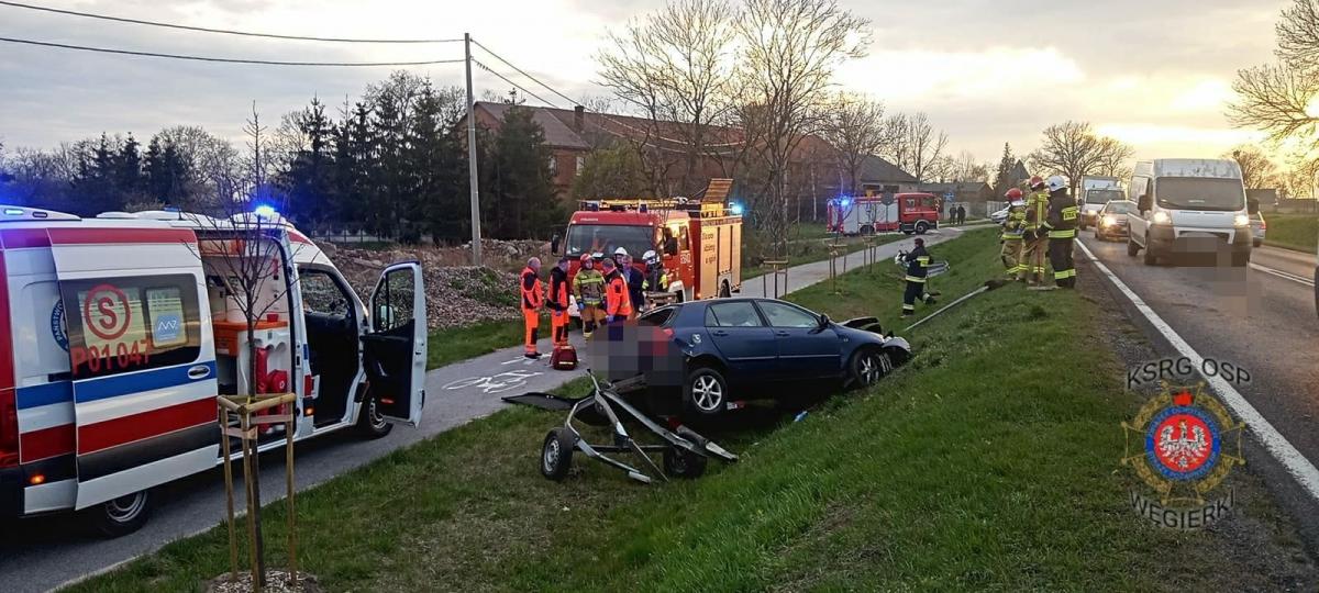 Osobówka wypadła z drogi w Gonicach