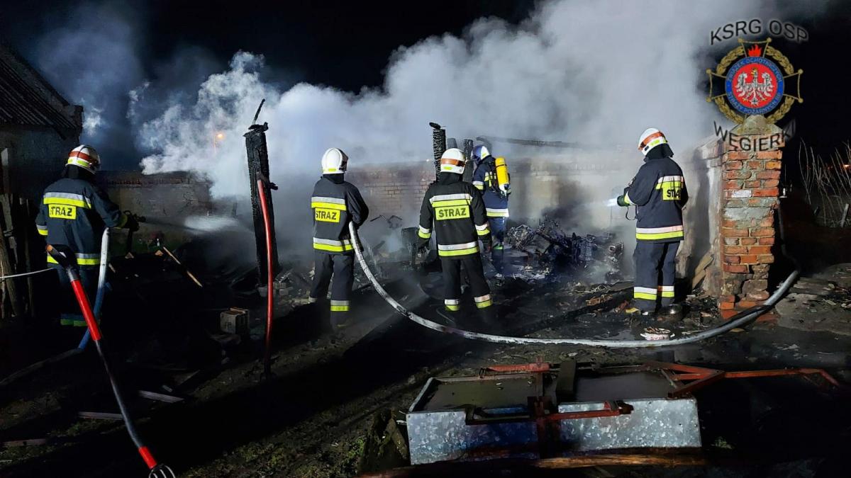 Nocny pożar budynku gospodarczego