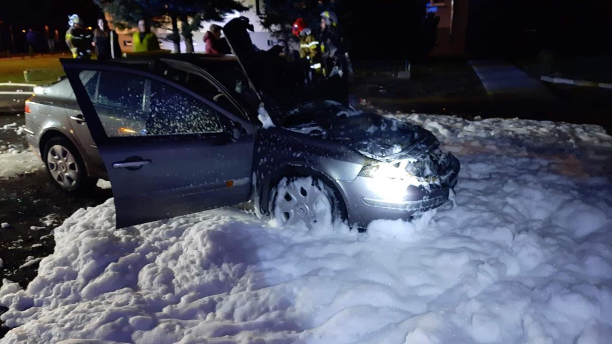 Pożar osobówki w Marzeninie