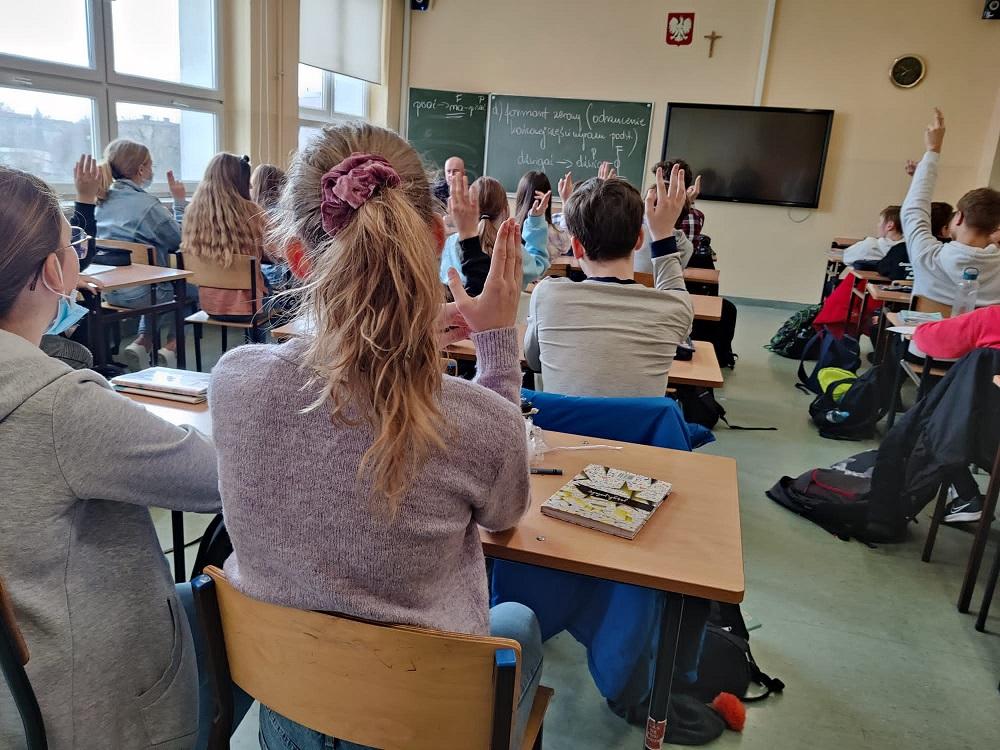 W sieci realnie możesz skrzywdzić! Policjanci odwiedzili SSP nr 3