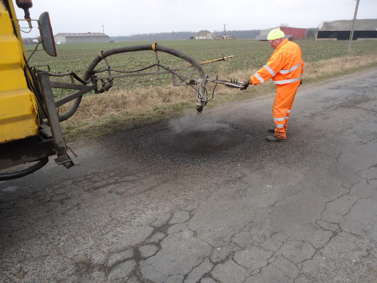 Ruszyły remonty dziurawych dróg