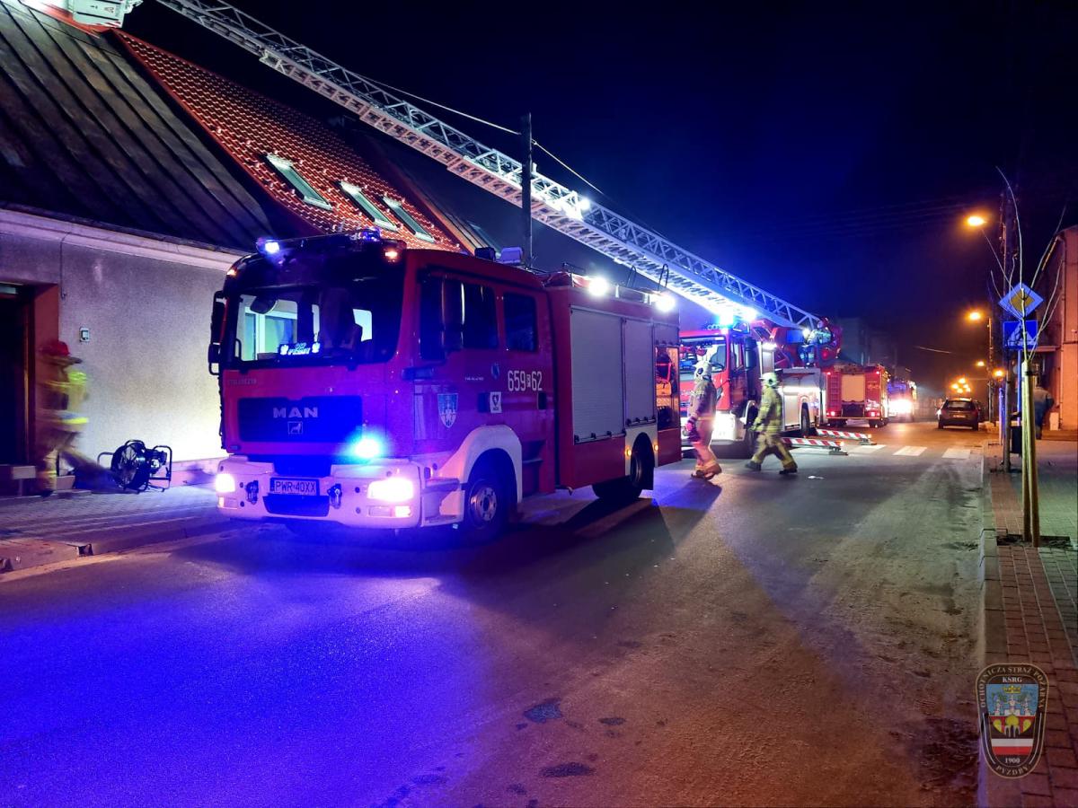 Strażacy gasili pożar sadzy w Pyzdrach