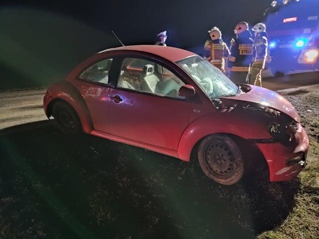 Volkswagen zjechał do rowu. Mandat dla 25-latki