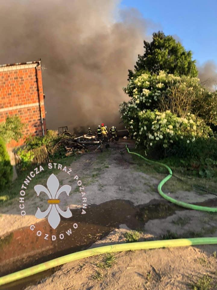 Ogromny pożar budynków gospodarczych