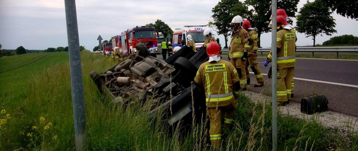 Dachowanie osobówki na krajowej 92. Kierowca był nietrzeźwy