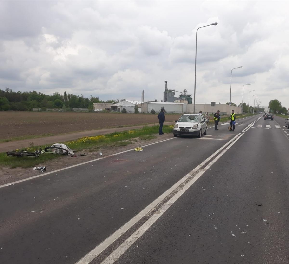 Potrącenie na ul. Sikorskiego. 74-latka trafiła do szpitala śmigłowcem
