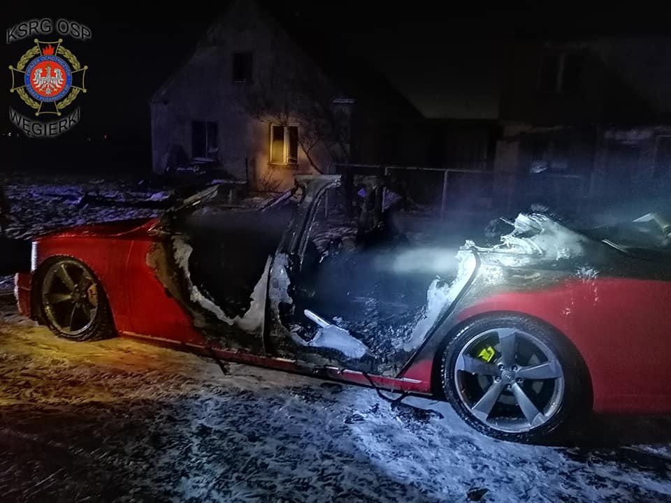Osobówka spłonęła w Sędziwojewie