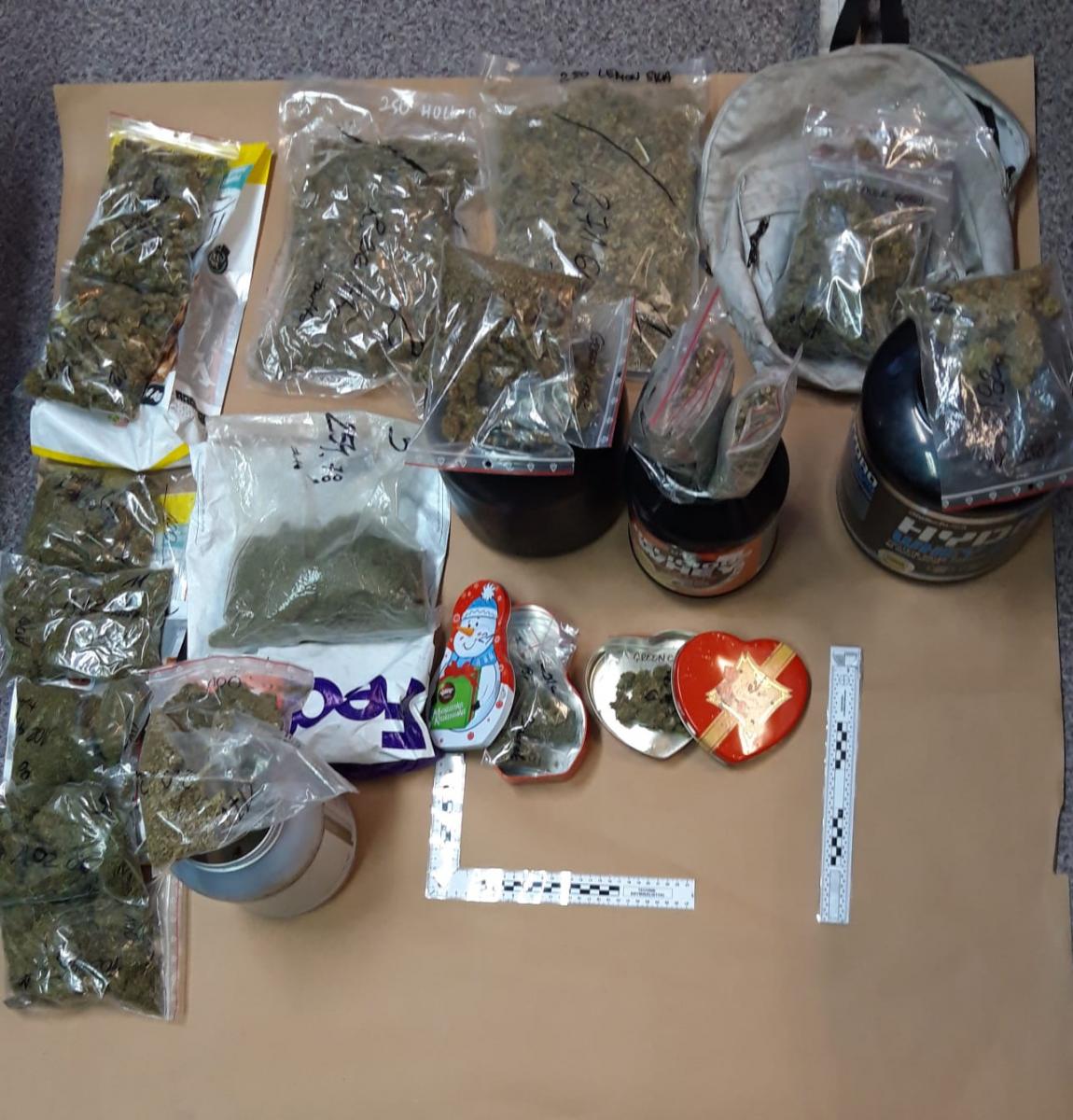 Schował blisko 2 kg narkotyków. 36-letni mężczyzna aresztowany