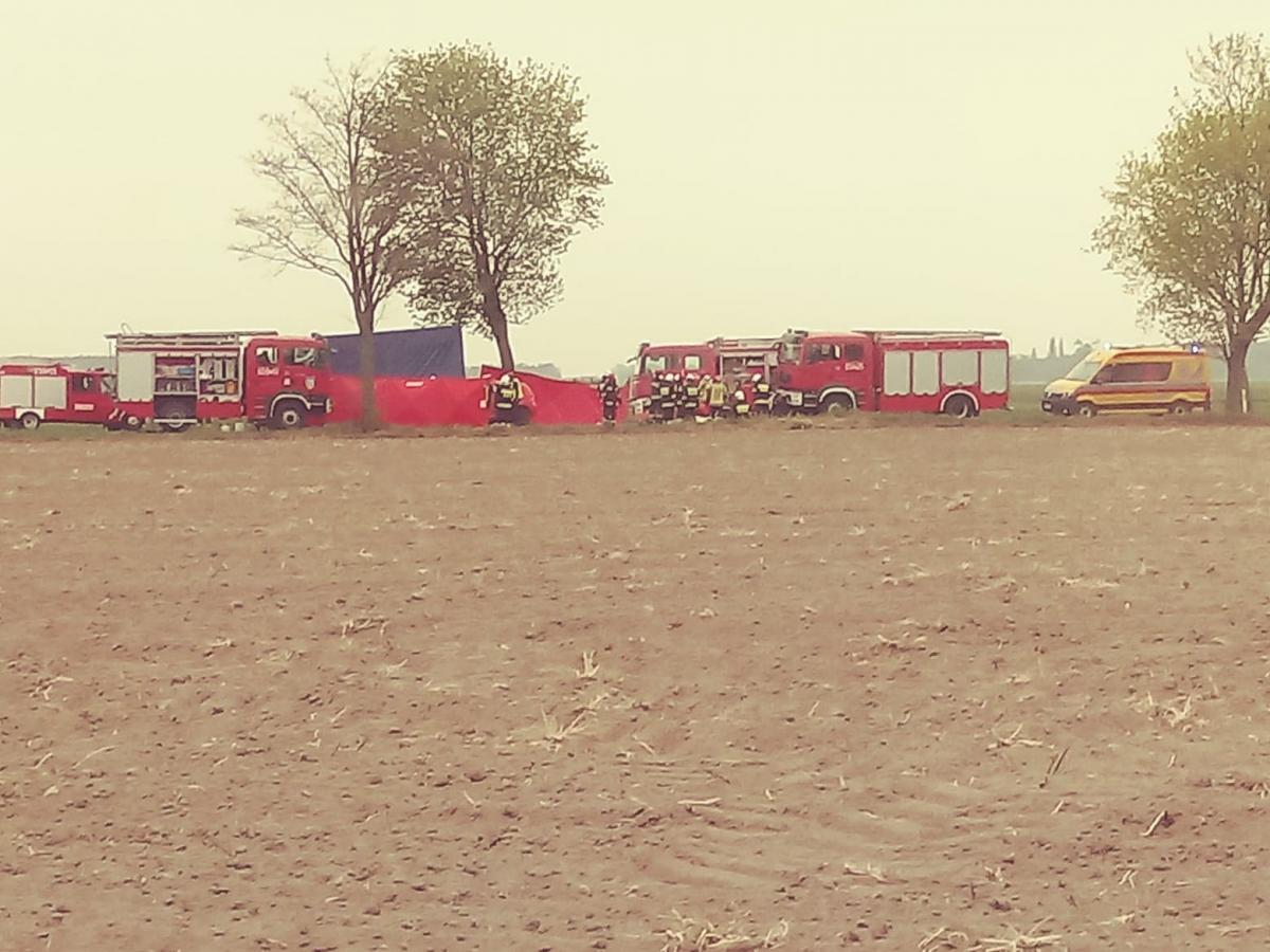 Śmiertelny wypadek na DW 442. Osobówka zderzyła się z dostawczakiem