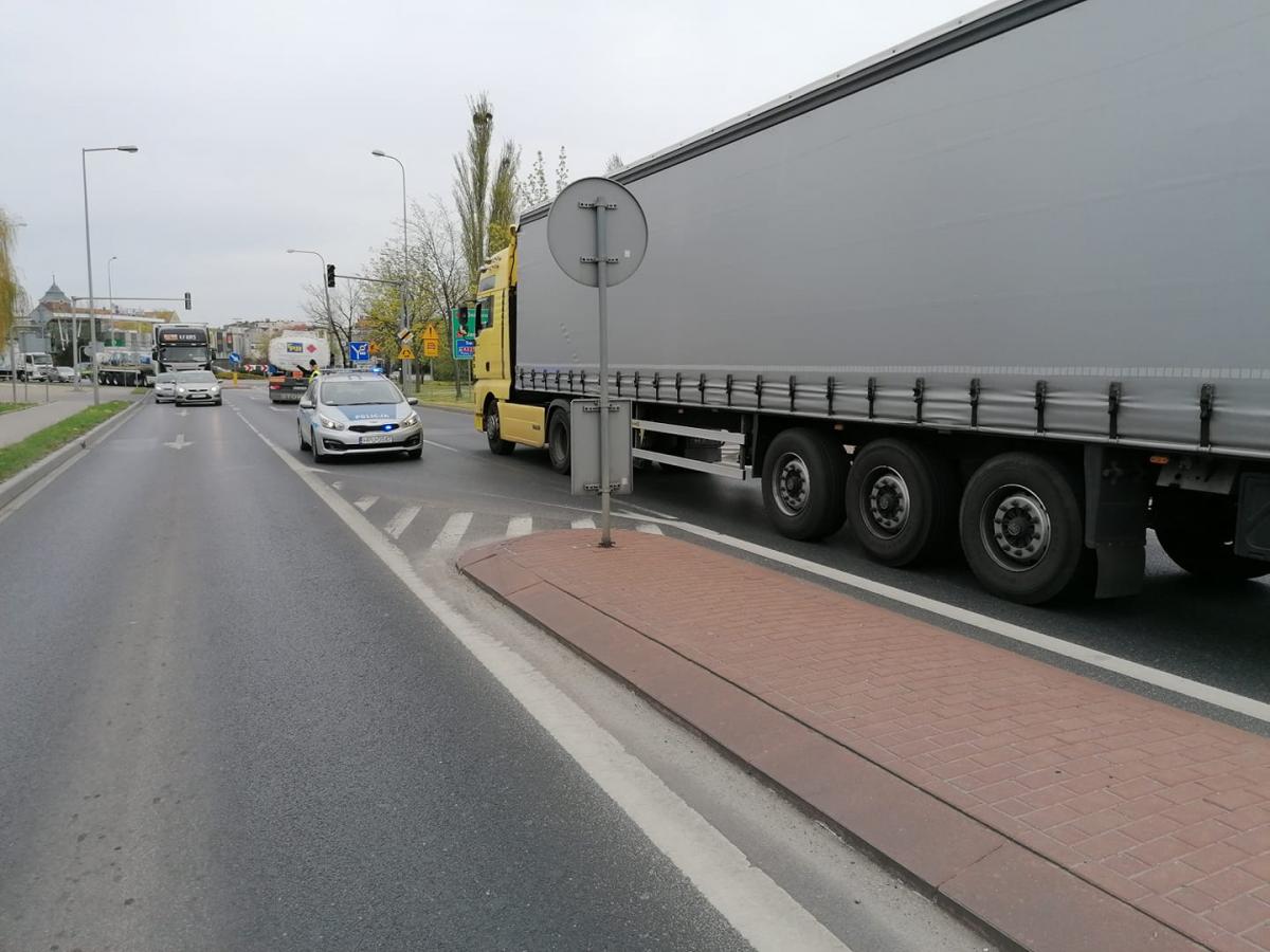 Zepsuty TIR zablokował ruch na Wrocławskiej
