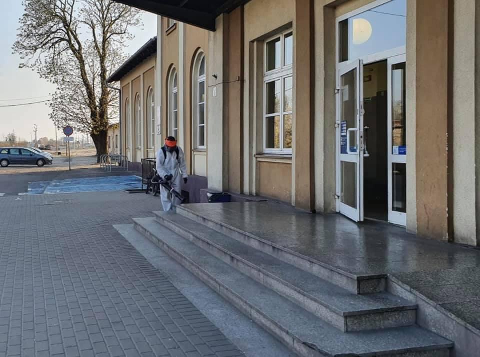 Trwa akcja odkażania miejsc publicznych we Wrześni