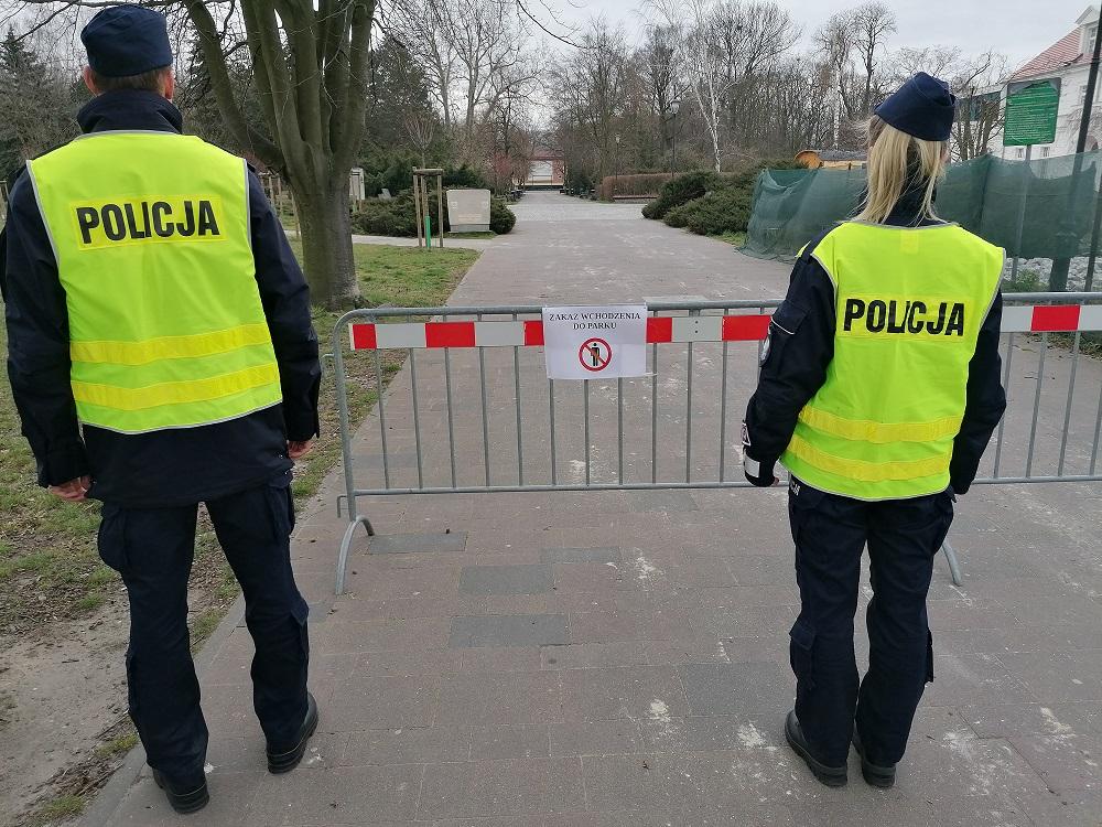 Pierwsze mandaty za wejście do parku. Policja ukarała m.in. rodziców