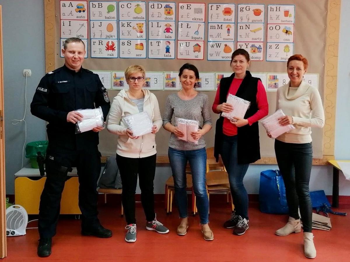 Kolejna wspaniała akcja! Szyją maseczki dla potrzebujących (GALERIA)