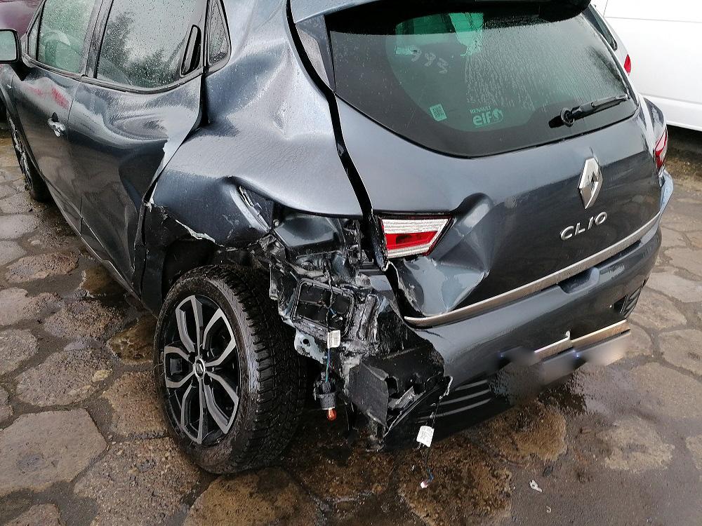 Sceny jak z filmu! Kradzione auto, kolizja z radiowozem, pościgi
