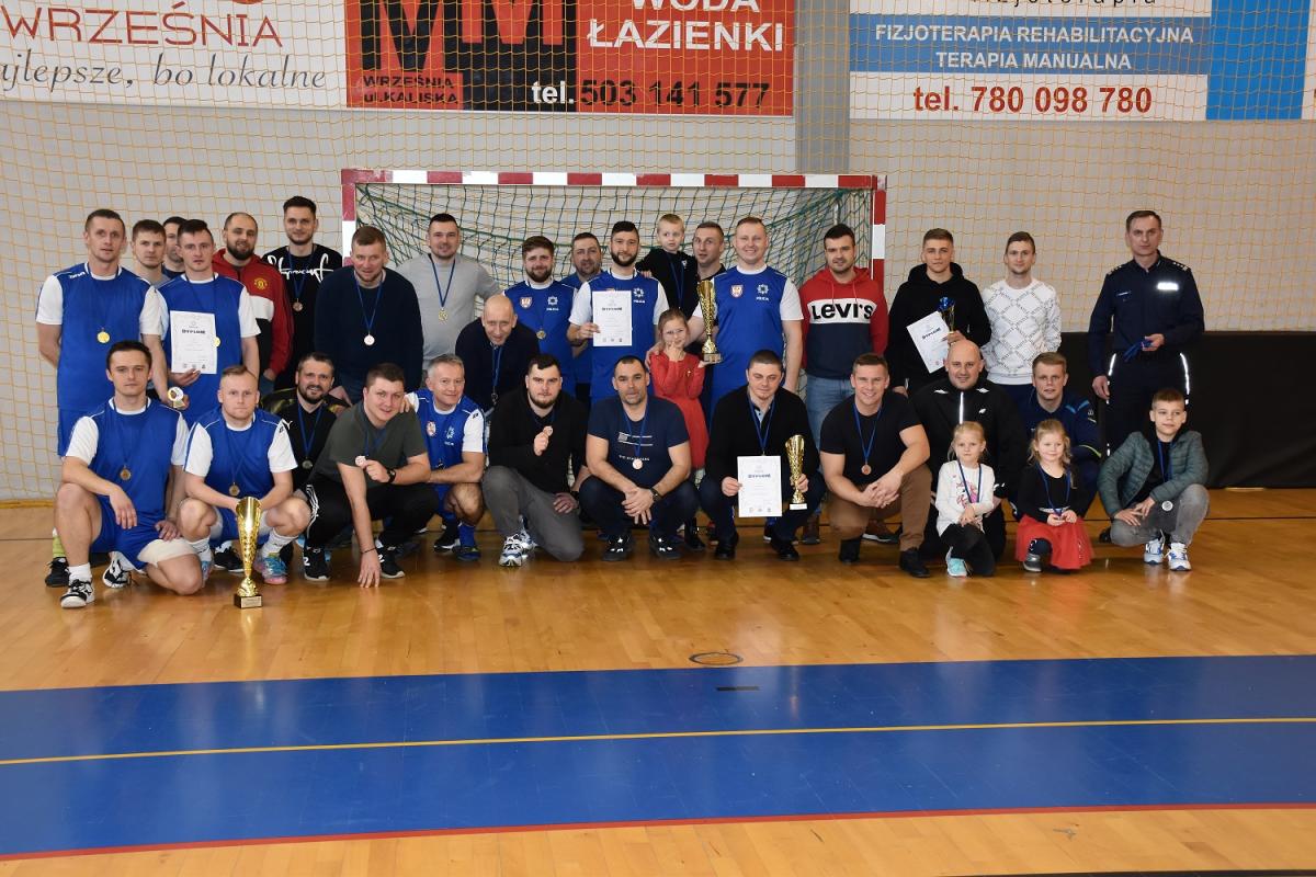 Policjanci i strażacy na jednym parkiecie. Za nami Turniej Służb Mundurowych