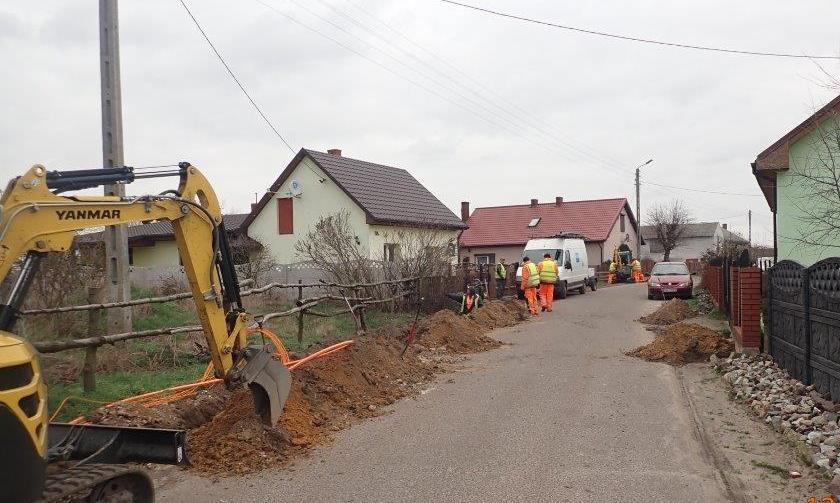 Trwa budowa sieci światłowodowej