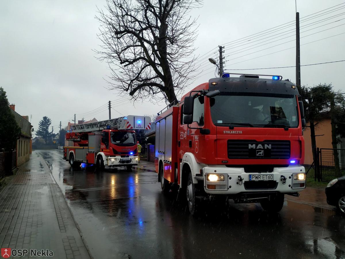 Pożar sadzy w kominie domu