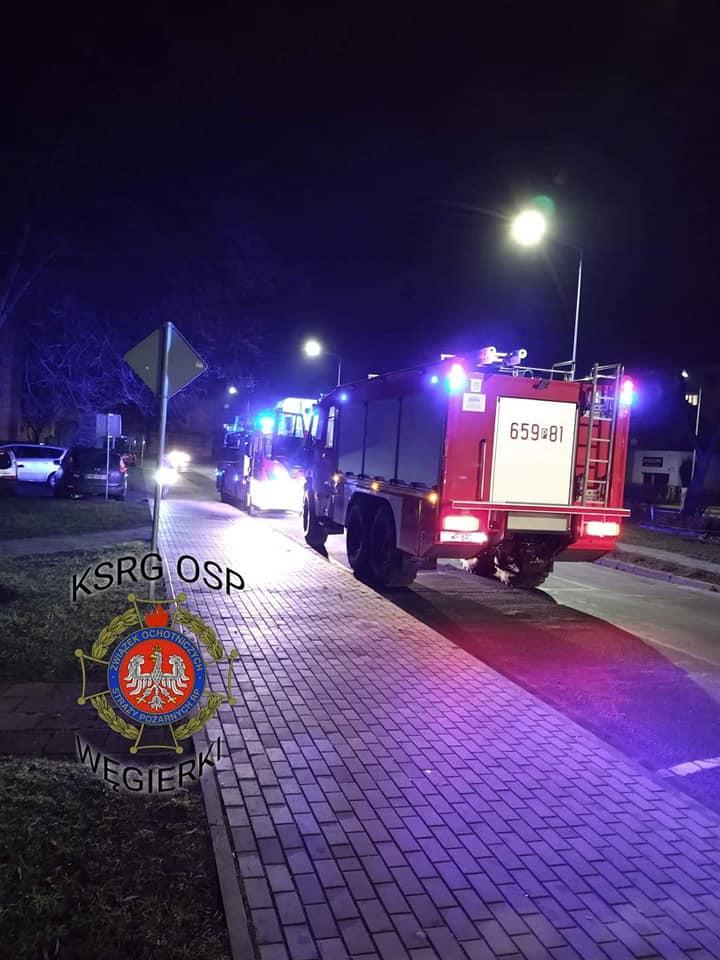 Wieczorna akcja straży przy ul. Batorego. Pożar pralki w mieszkaniu