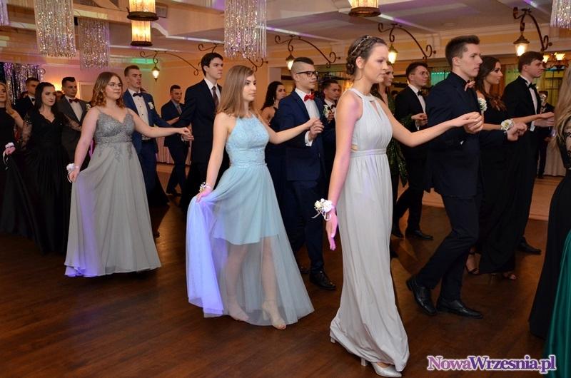 Sto dni do matury! Poloneza zatańczyli licealiści (GALERIA)