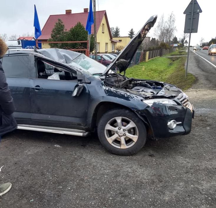 Dachowanie osobówki w Obłaczkowie