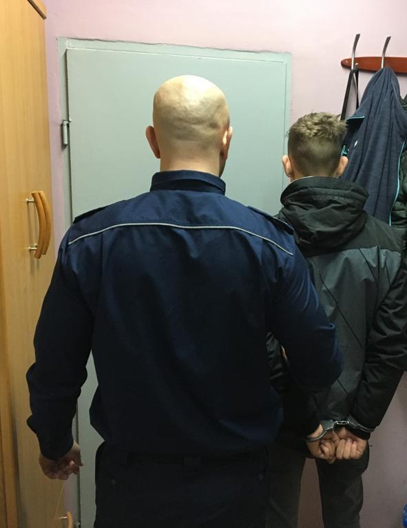 16 zarzutów dla 19-latka! Wpadł na kradzieży auta w Gulczewie