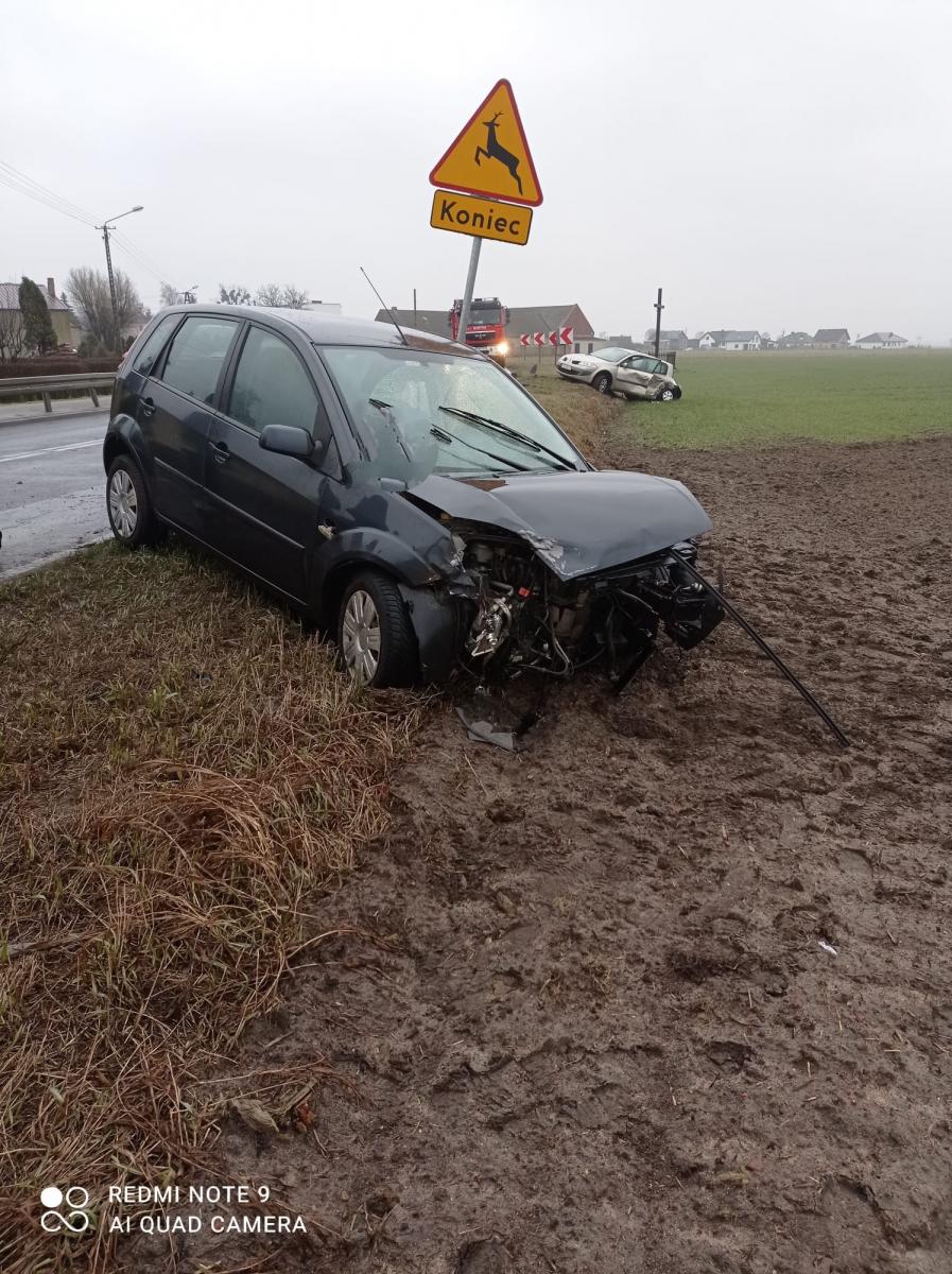 Zderzenie forda i renault w Kołaczkowie