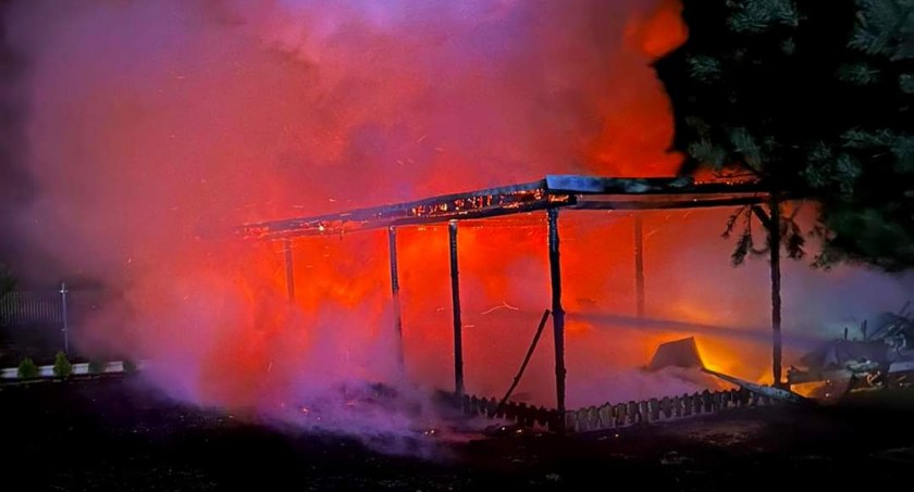 Pożar domku w Nekielce. W akcji strażacy z Wrześni i Nekli (zdjęcia) 