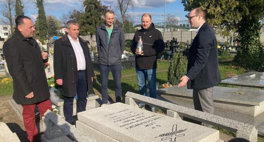 Kolejne nagrobki zasłużonych dla Wrześni po renowacji (zdjęcia) 