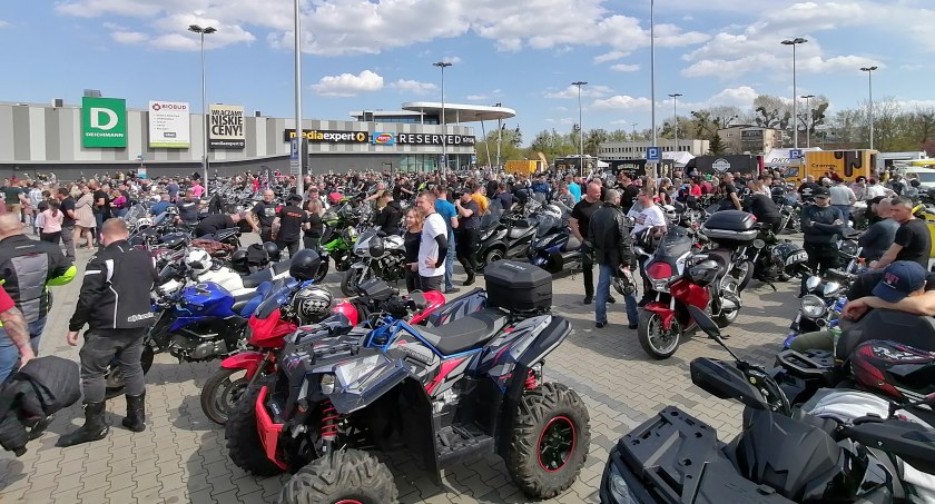 Wielka motocyklowa parada ulicami Wrześni. Bezpieczne Dwa Kółka (Galeria) 