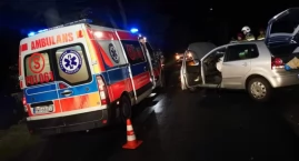 Osobówka dachowała w Miłosławiu. Wieczorna akcja służb (zdjęcia) 