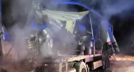 Ciężarówka z oponami w ogniu. Nocna akcja strażaków! (zdjęcia) 