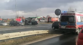 Kolizja osobówek koło Watisu! Jedna osoba w szpitalu (zdjęcia) 