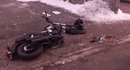 Kolizja motocykla z osobówką. 30-latek miał prawie dwa promile! 