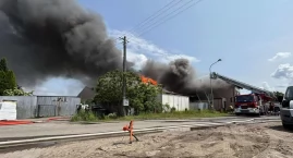 Ogromny pożar budynków Hurtowni zabawek w Gutowie Wielkim! (zdjęcia) 