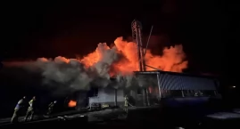 Ogromny pożar hali. W akcji ponad 20 zastępów straży pożarnej (zdjęcia)