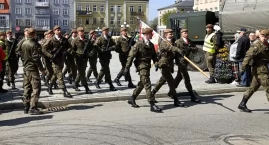 Wojskowa przysięgę na wrzesińskim rynku! (Galeria/wideo)