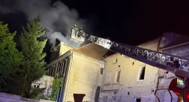 Pożar budynku dawnej szkoły we Wrześni! (Zdjęcia)