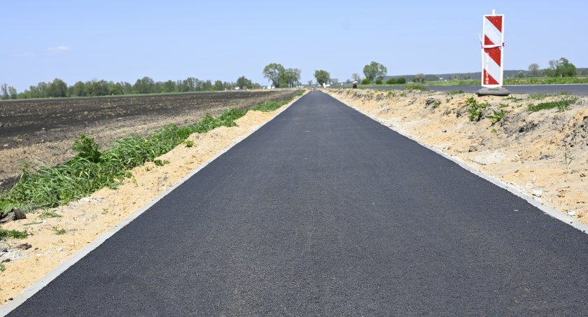 Trwa budowa ścieżki rowerowej z Byszek do Ujścia