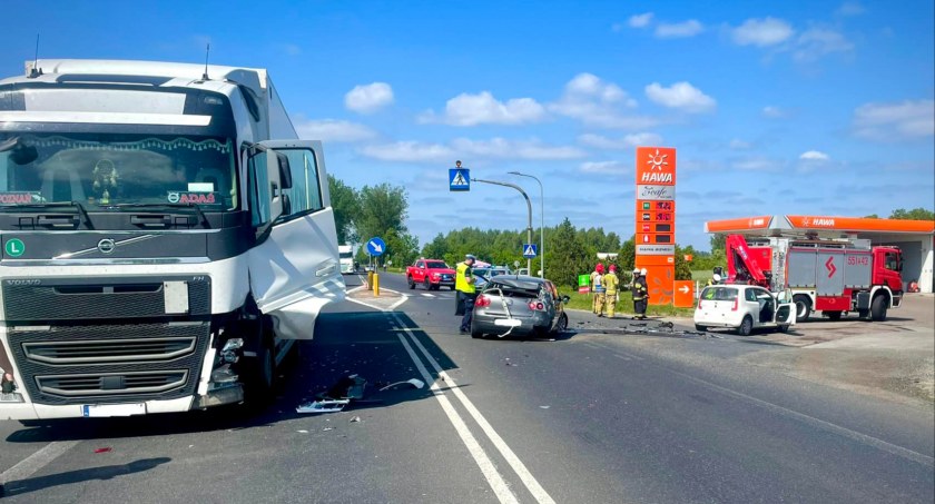 Wypadek w Ługach Ujskich. DK11 zablokowana
